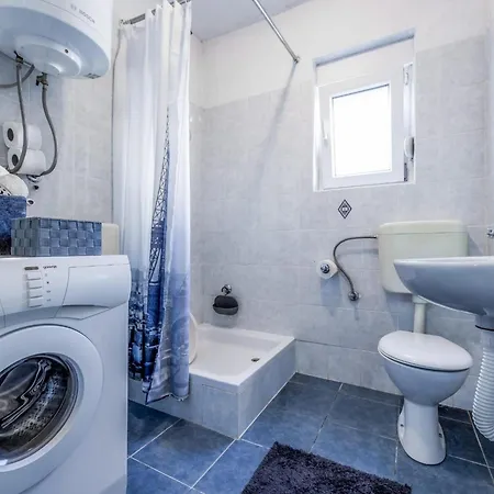 Dazzling Ponikvice With Balcony Apartamento *